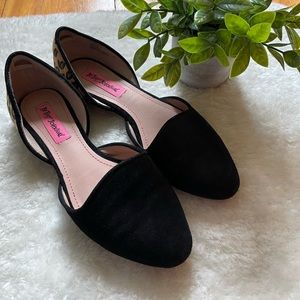 Size 6 Betsy Johnson flats